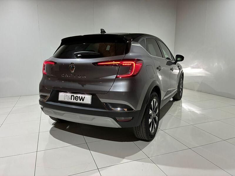Begagnad Renault Captur Engineered 145 HK (106 kW) 2023 Grå SUV
