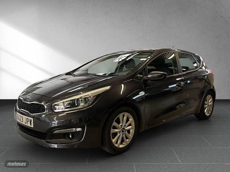 Gris / plata Usado 2016 Kia Ceed Berlina | 10.950 € (Precio justo) - Imagen 1/4