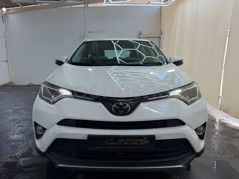 Usado Toyota RAV4 Advance 143 CV (105 kW) 2017 Blanco SUV