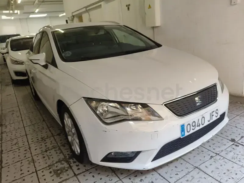 Usado Seat Leon Ecomotive 110 CV (80 kW) 2015 Blanco Familiar