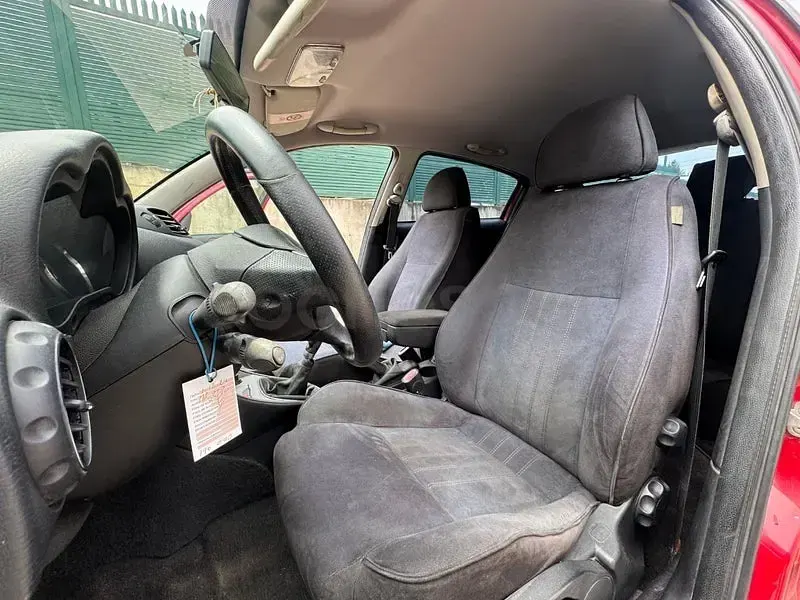 Usado Alfa Romeo 147 Impression 105 CV (77 kW) 2005 Rojo Utilitario