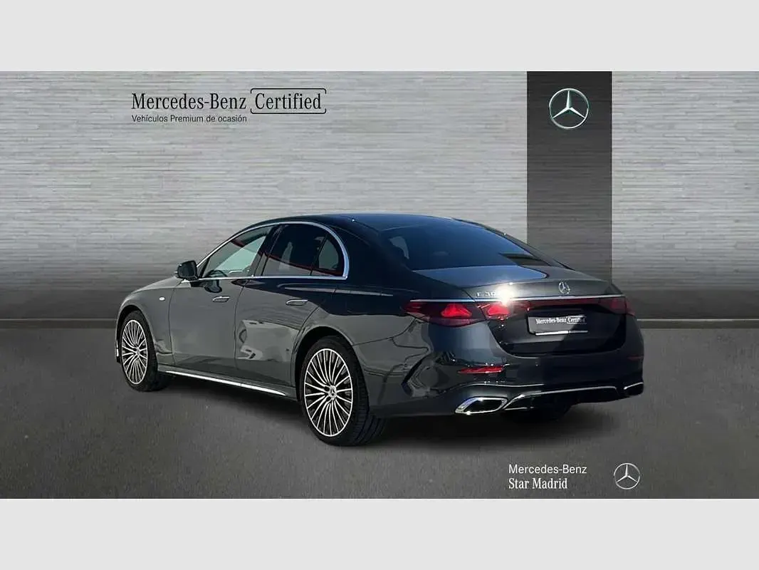 Usado Mercedes E300 313 CV (230 kW) 2025 Gris Berlina