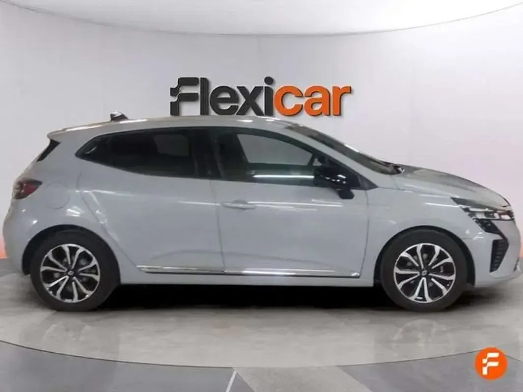 Usado Renault Clio V Techno 90 CV (66 kW) 2025 Gris Berlina