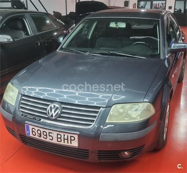 Usado VW Passat Trendline 130 CV (95 kW) 2001 Gris / plata Berlina