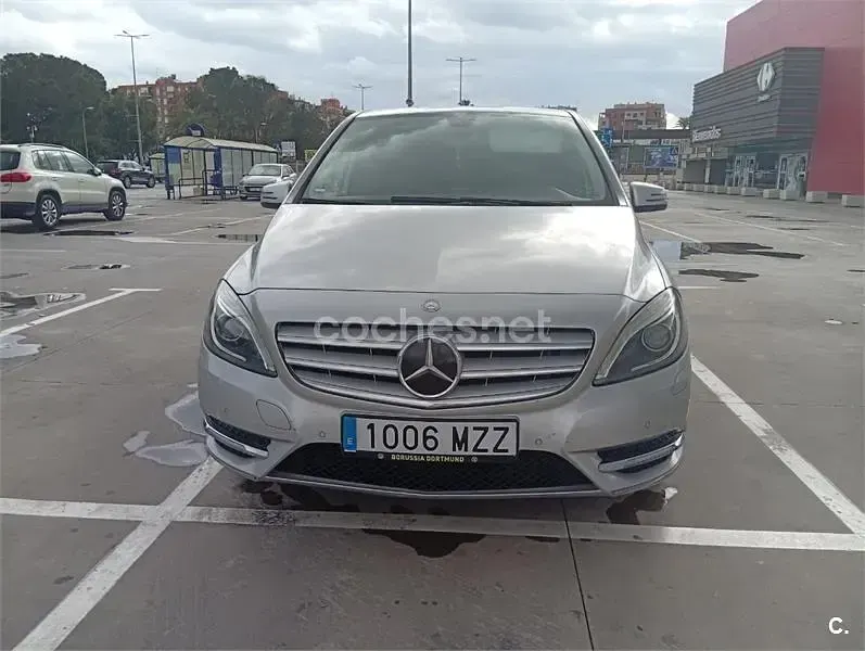 Usado Mercedes B180 109 CV (80 kW) 2010 Gris / plata Monovolumen