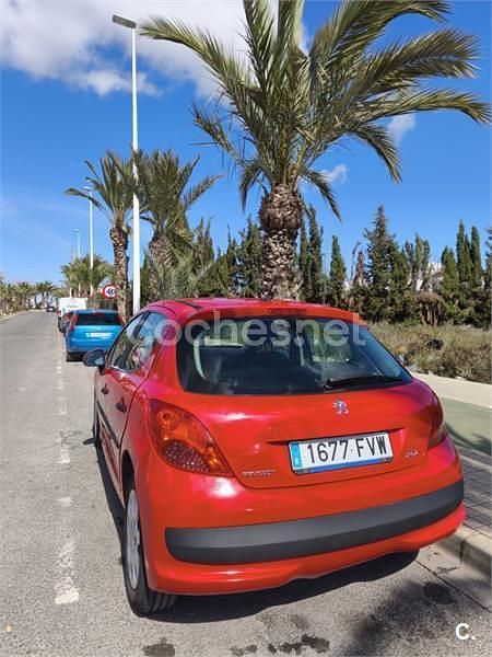 Usado Peugeot 207 75 CV (55 kW) 2007 Rojo Berlina