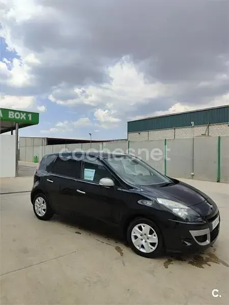 Usado Renault Scénic III Business 110 CV (80 kW) 2011 Negro Monovolumen