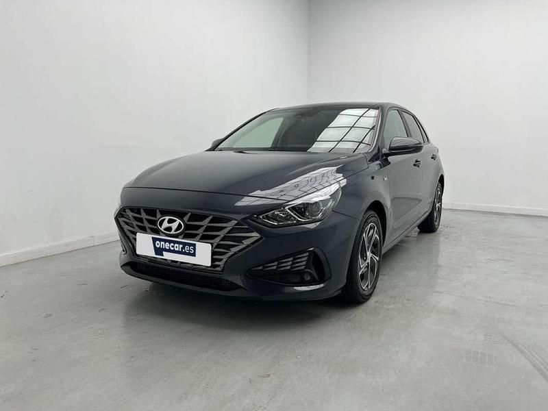 Gris dark knight yg7 Usado 2021 Hyundai i30 Berlina | 16.690 € (Precio justo) - Imagen 1/4