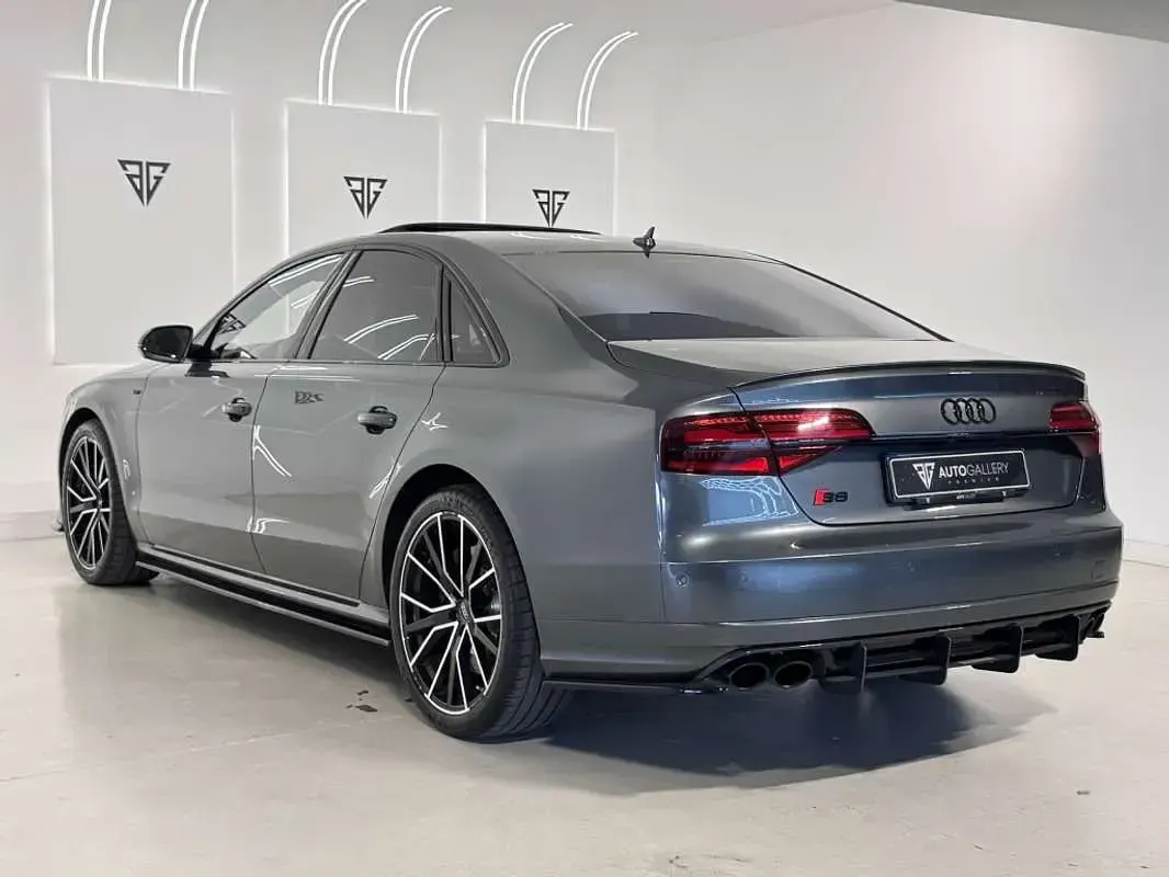 Usado Audi S8 plus 605 CV (444 kW) 2016 Gris Berlina