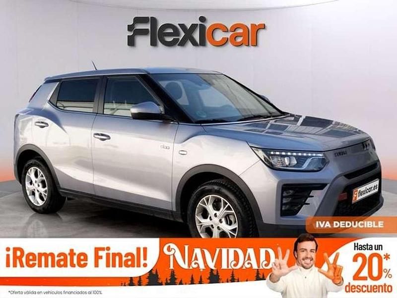 Gris Usado 2025 Ssangyong (KGM) Tivoli SUV | 16.390 € (Precio justo) - Imagen 1/4