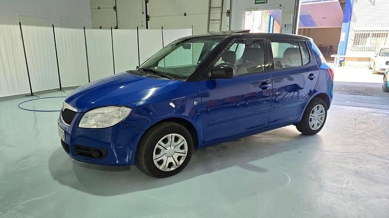 Usado Skoda Fabia Style 80 CV (58 kW) 2008 Azul Berlina