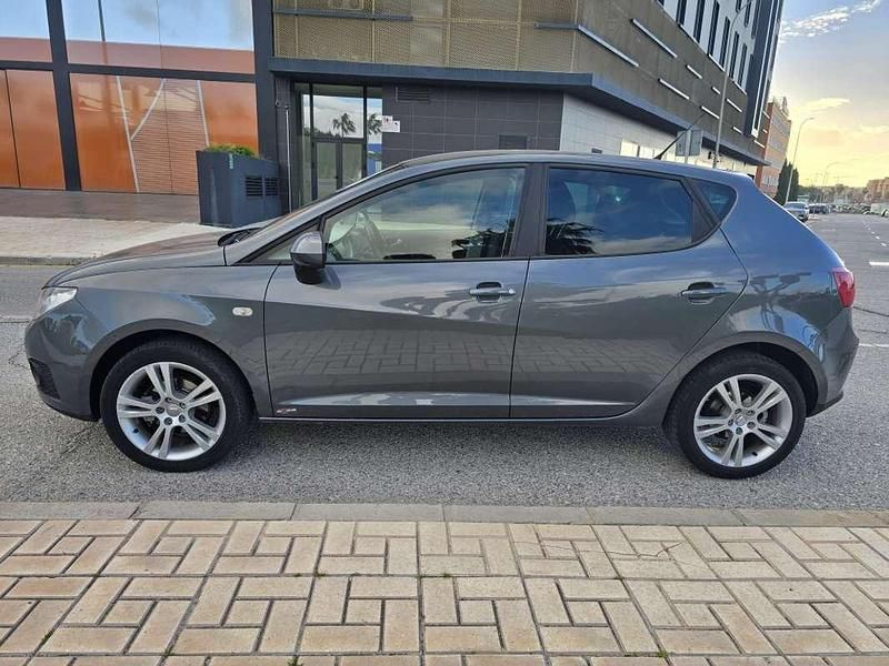 Usado Seat Ibiza Copa 90 CV (66 kW) 2012 Gris Utilitario