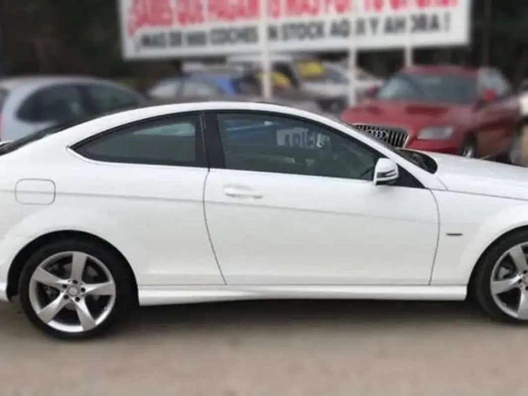 Usado Mercedes C220 170 CV (125 kW) 2015 Blanco Coupe