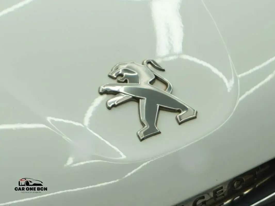 Usado Peugeot 2008 Active 82 CV (60 kW) 2015 Blanco SUV