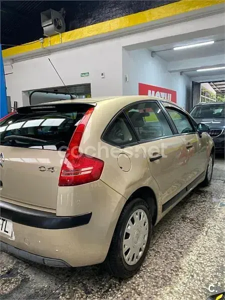 Usado Citroën C4 92 CV (67 kW) 2007 Beige Berlina