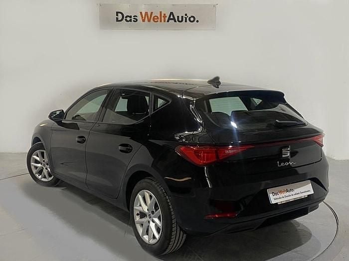 Usado Seat Leon Style 116 HP (85 kW) 2024 Preto Sedan
