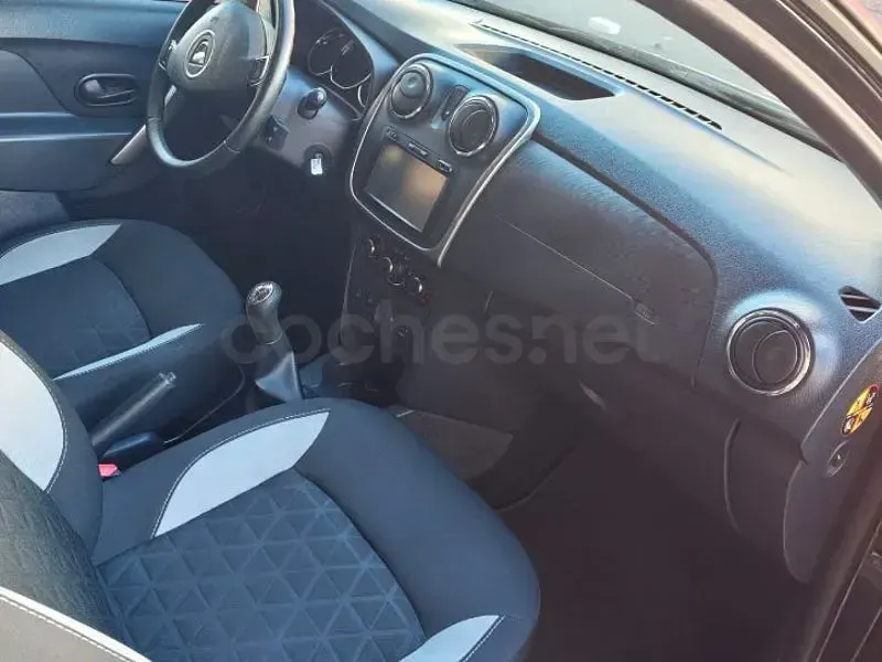 Usado Dacia Sandero Stepway 90 CV (66 kW) 2015 Negro Berlina
