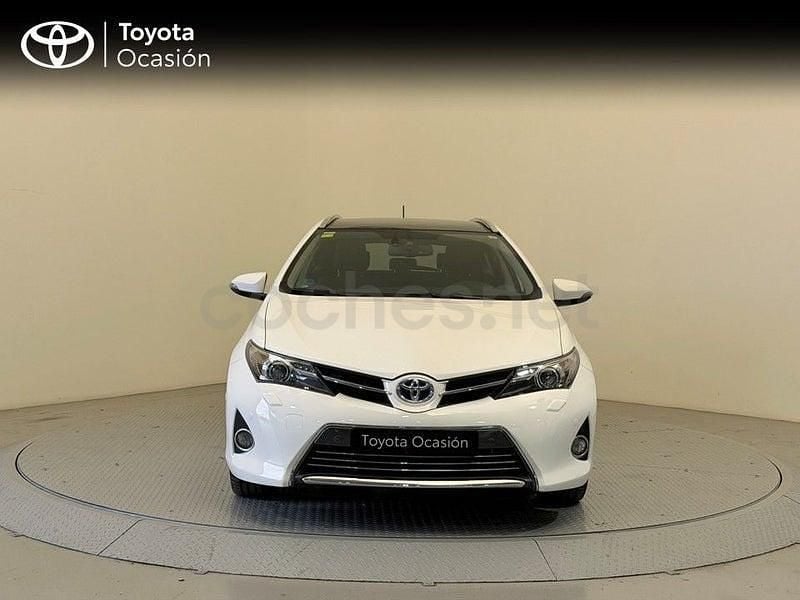 Usado Toyota Auris Hybrid Advance 136 CV (100 kW) 2014 Blanco Familiar