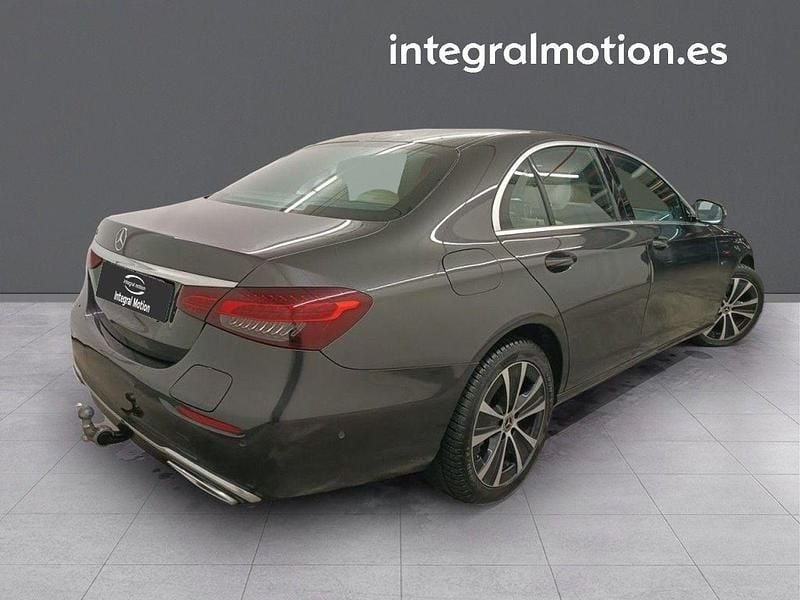 Usado Mercedes E300 319 CV (234 kW) 2021 Grisnegro Berlina