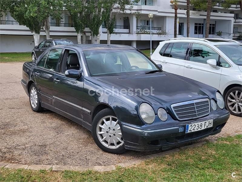 Azul Usado 2000 Mercedes E270 Elegance Berlina | 1990 € - Imagen 1/4