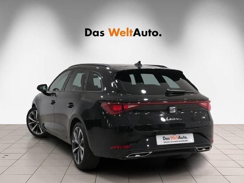 Usado Seat Leon FR 150 CV (110 kW) 2025 Negro Familiar