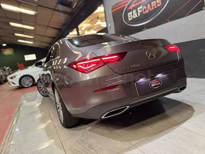 Usado Mercedes CLA200 136 CV (100 kW) 2022 Gris / plata Coupe