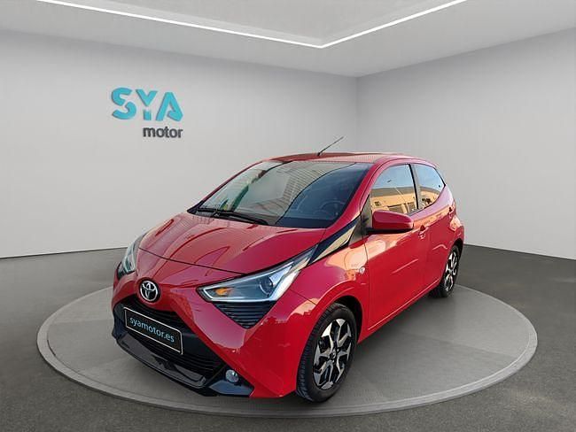 Usado Toyota Aygo X-play 72 CV (52 kW) 2021 Rojo Utilitario