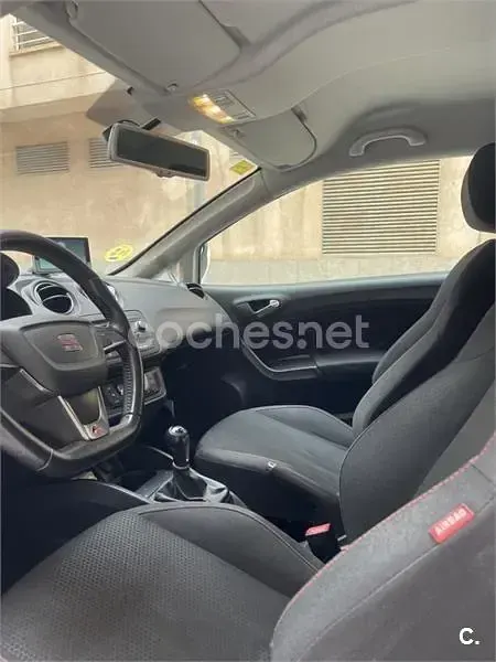 Usado Seat Ibiza SC FR 105 CV (77 kW) 2013 Blanco Utilitario