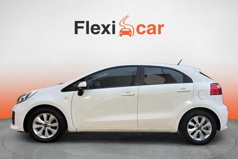 Usado Kia Rio 84 CV (61 kW) 2017 Blanco Berlina