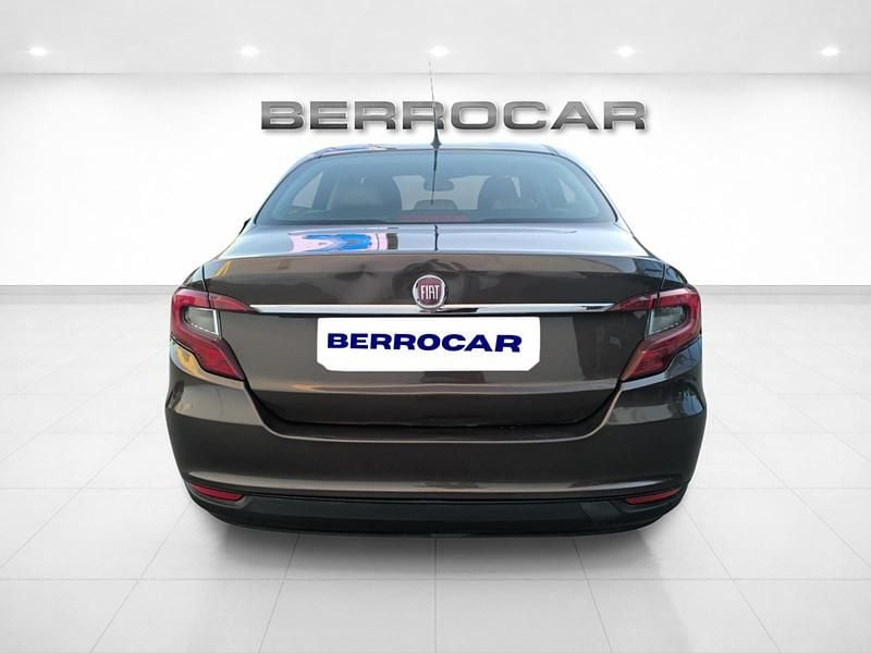 Usado Fiat Tipo Easy 95 CV (69 kW) 2016 Marrón Utilitario