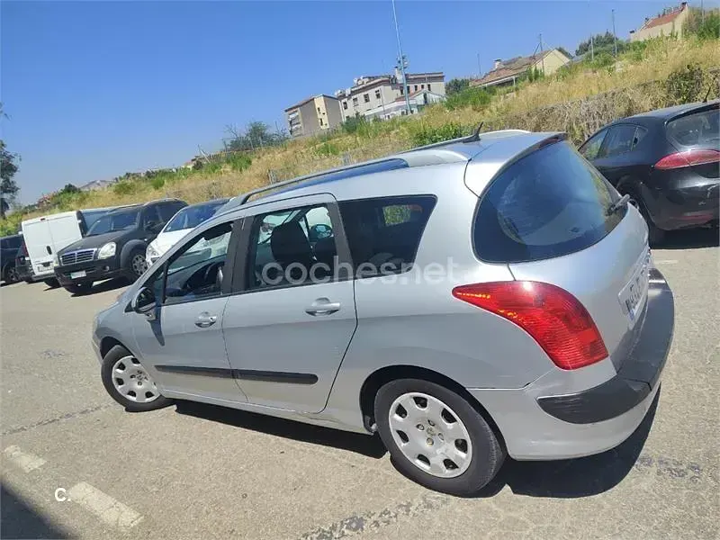 Usado Peugeot 308 90 CV (66 kW) 2010 Gris / plata Berlina