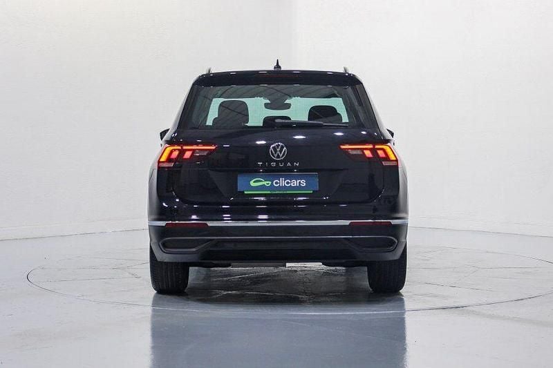 Usado VW Tiguan Life 150 CV (110 kW) 2023 Negro SUV