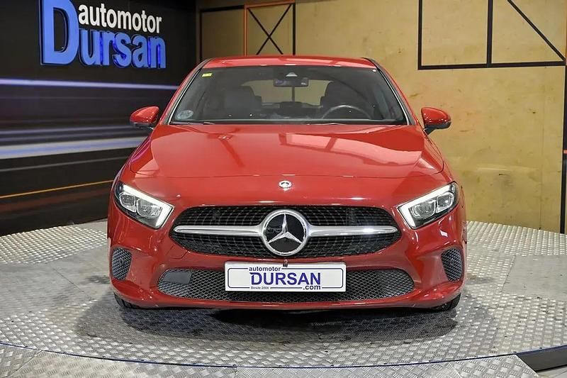 Usado Mercedes A180 116 HP (85 kW) 2019 Vermelho Sedan