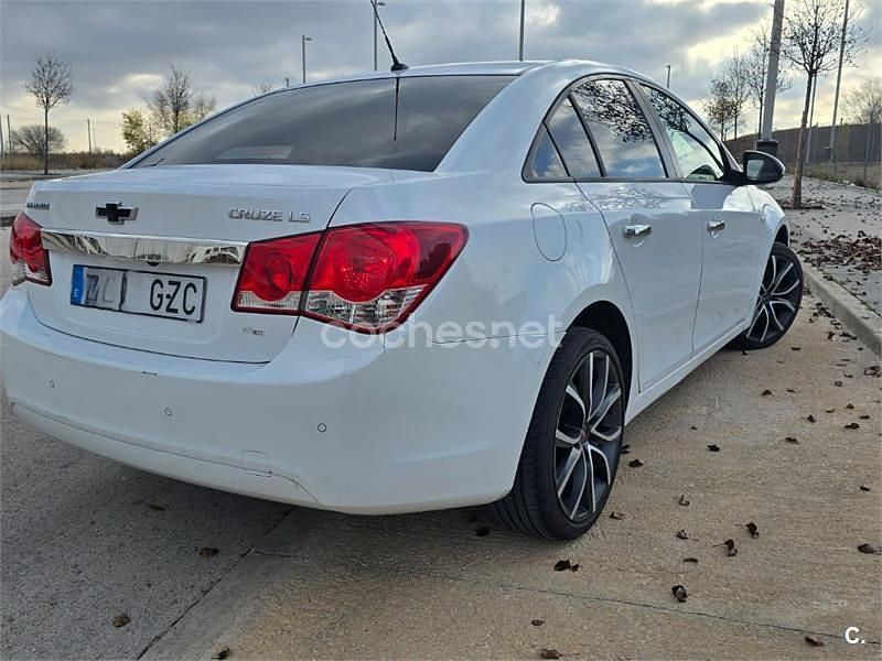 Usado Chevrolet Cruze LS 125 CV (91 kW) 2010 Blanco Berlina