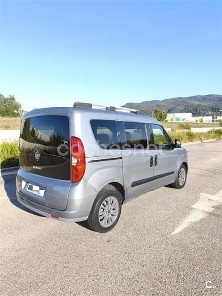 Usado Fiat Doblò Dynamic 90 CV (66 kW) 2012 Azul Monovolumen