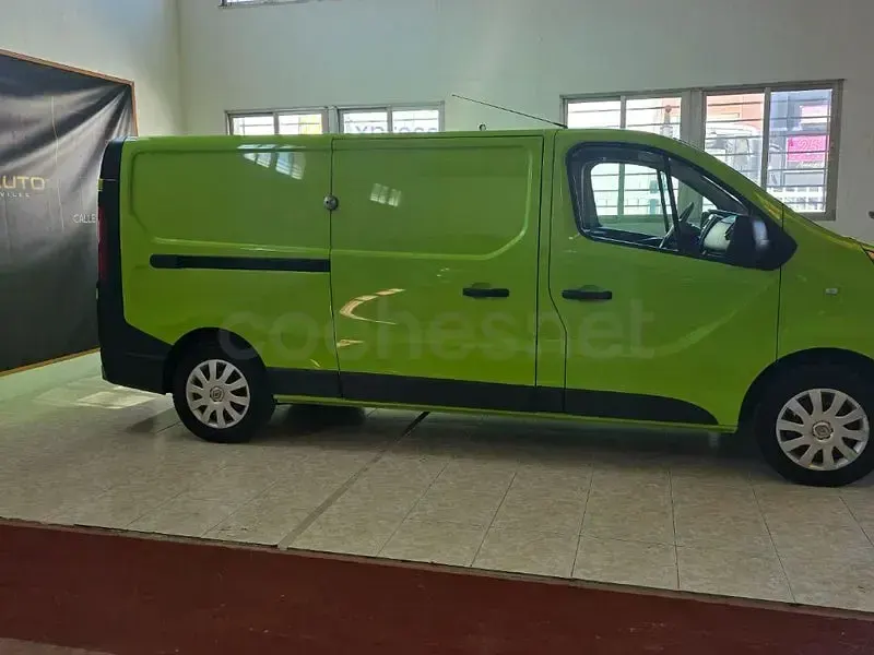 Usado Renault Trafic LIMITED 120 CV (88 kW) 2019 Verde Monovolumen