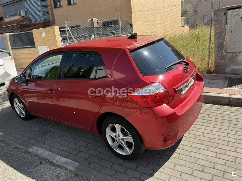 Usado Toyota Auris Active 126 CV (92 kW) 2010 Rojo Utilitario