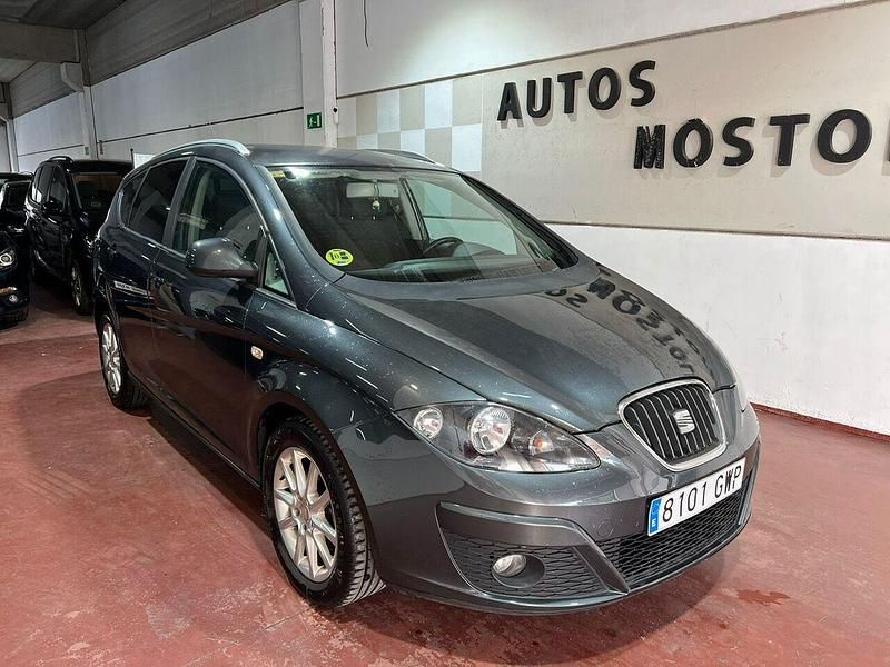 Usado Seat Altea XL Style 105 CV (77 kW) 2010 Gris / plata Monovolumen