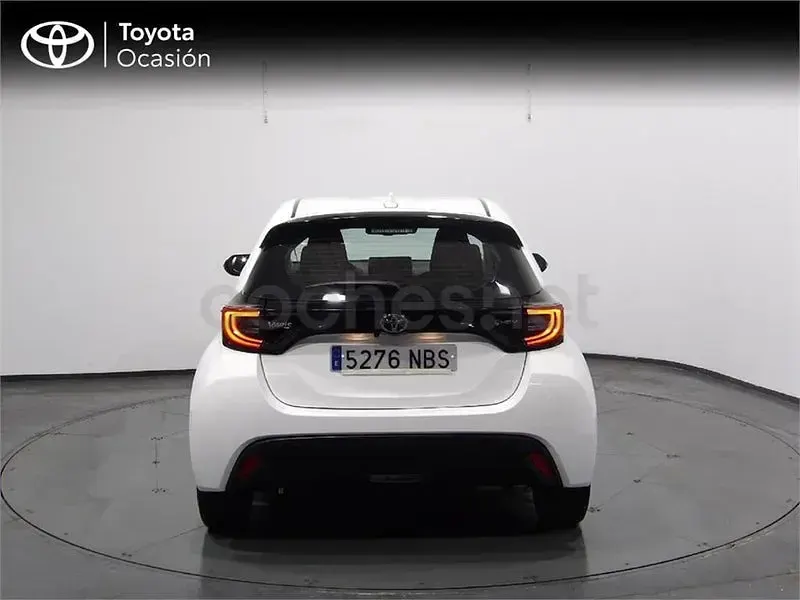 Usado Toyota Yaris Hybrid Active 116 CV (85 kW) 2025 Blanco Berlina