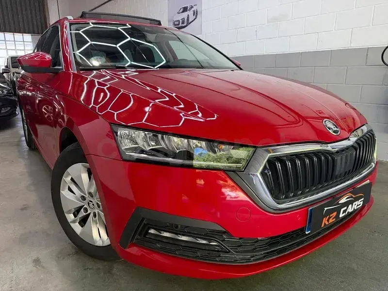 Usado Skoda Octavia Ambition 150 CV (110 kW) 2023 Rojo Familiar