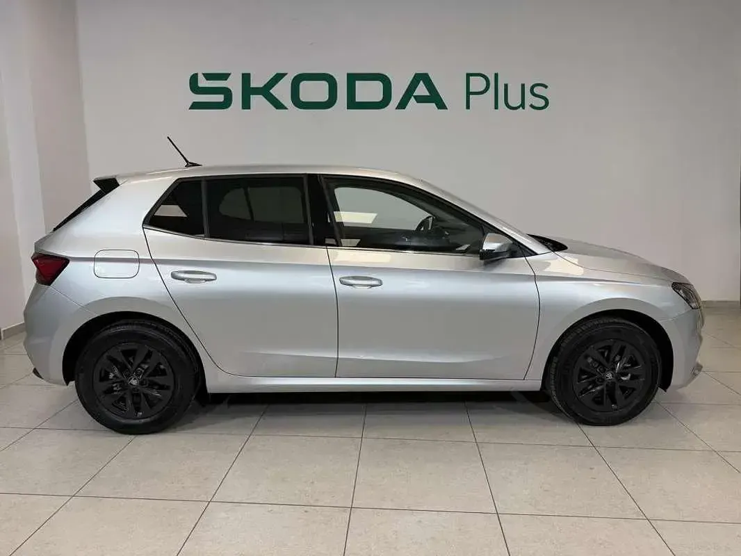 Usado Skoda Fabia Selection 95 CV (69 kW) 2026 Gris / plata Utilitario