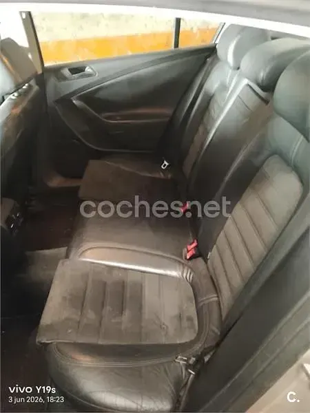 Usado VW Passat Advance 140 CV (102 kW) 2005 Marrón Familiar