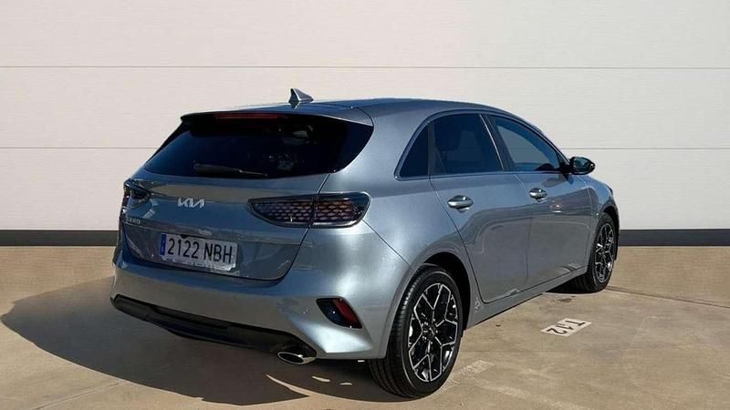 Usado Kia Ceed Style 101 CV (74 kW) 2025 Plateado Utilitario