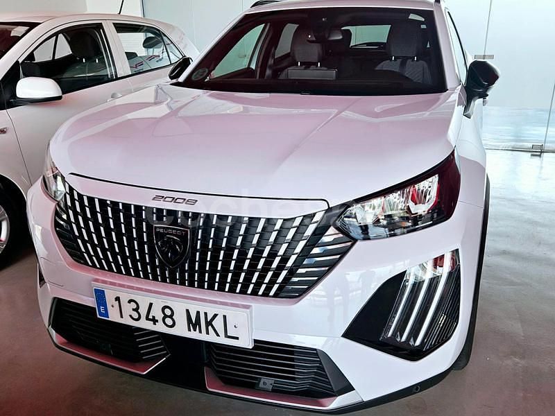 Usado Peugeot 2008 Allure 100 CV (73 kW) 2023 Blanco SUV