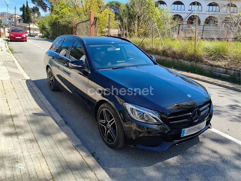 Usado Mercedes C180 Avantgarde 170 CV (125 kW) 2015 Negro Familiar