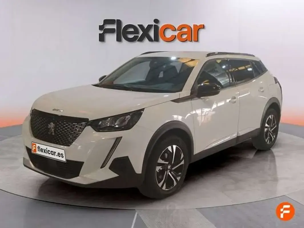 Usado Peugeot 2008 Allure 110 CV (80 kW) 2022 Blanco SUV