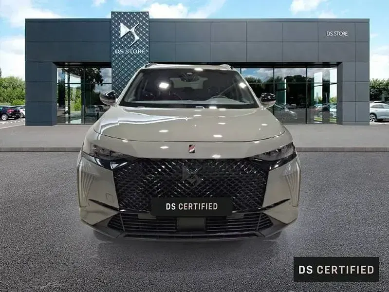 Usado DS Automobiles DS7 Crossback Performance 225 CV (165 kW) 2023 Gris / plata SUV