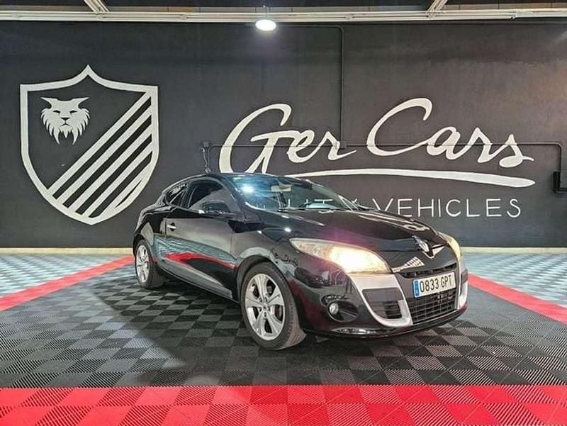 Usado Renault Mégane III Dynamique 111 CV (81 kW) 2009 Negro Coupe