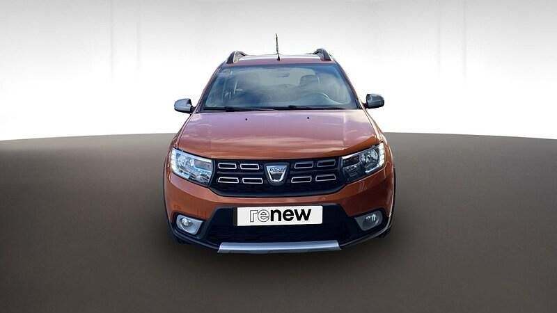 Usado Dacia Sandero 90 CV (66 kW) 2017 Naranja Berlina