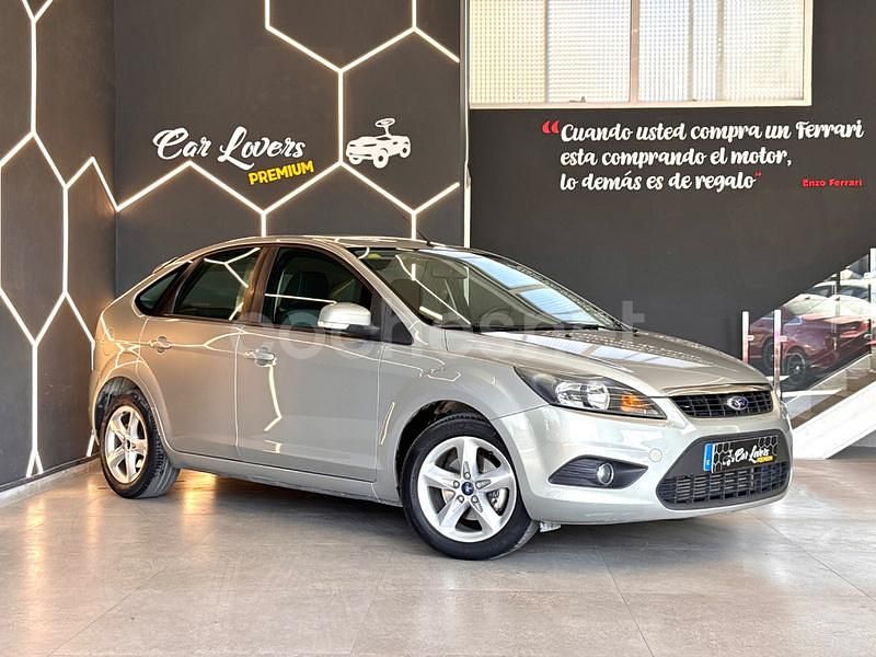 Usado Ford Focus Titanium 109 CV (80 kW) 2010 Gris / plata Berlina